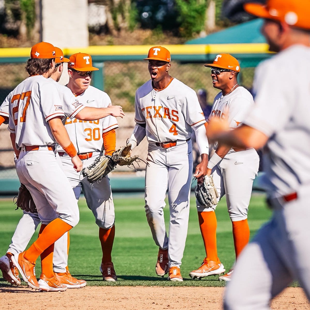 Texas Longhorns baseball: 3 homers, great pitching lead to win