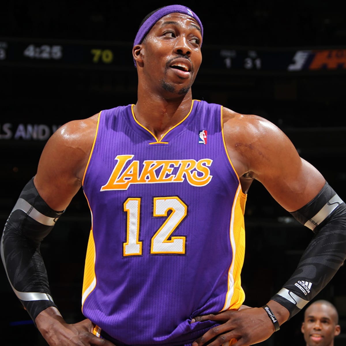 Lakers' Dwight Howard is embracing new role - Sports Illustrated