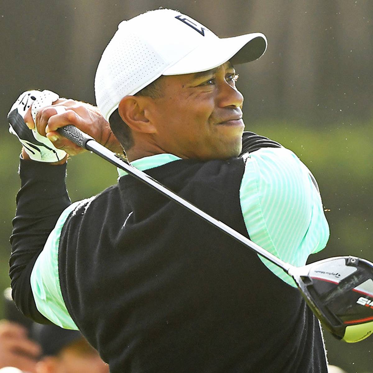 Tiger Woods Shoots Opening Round 70 Trails Jordan Speith By 6 Sports Illustrated
