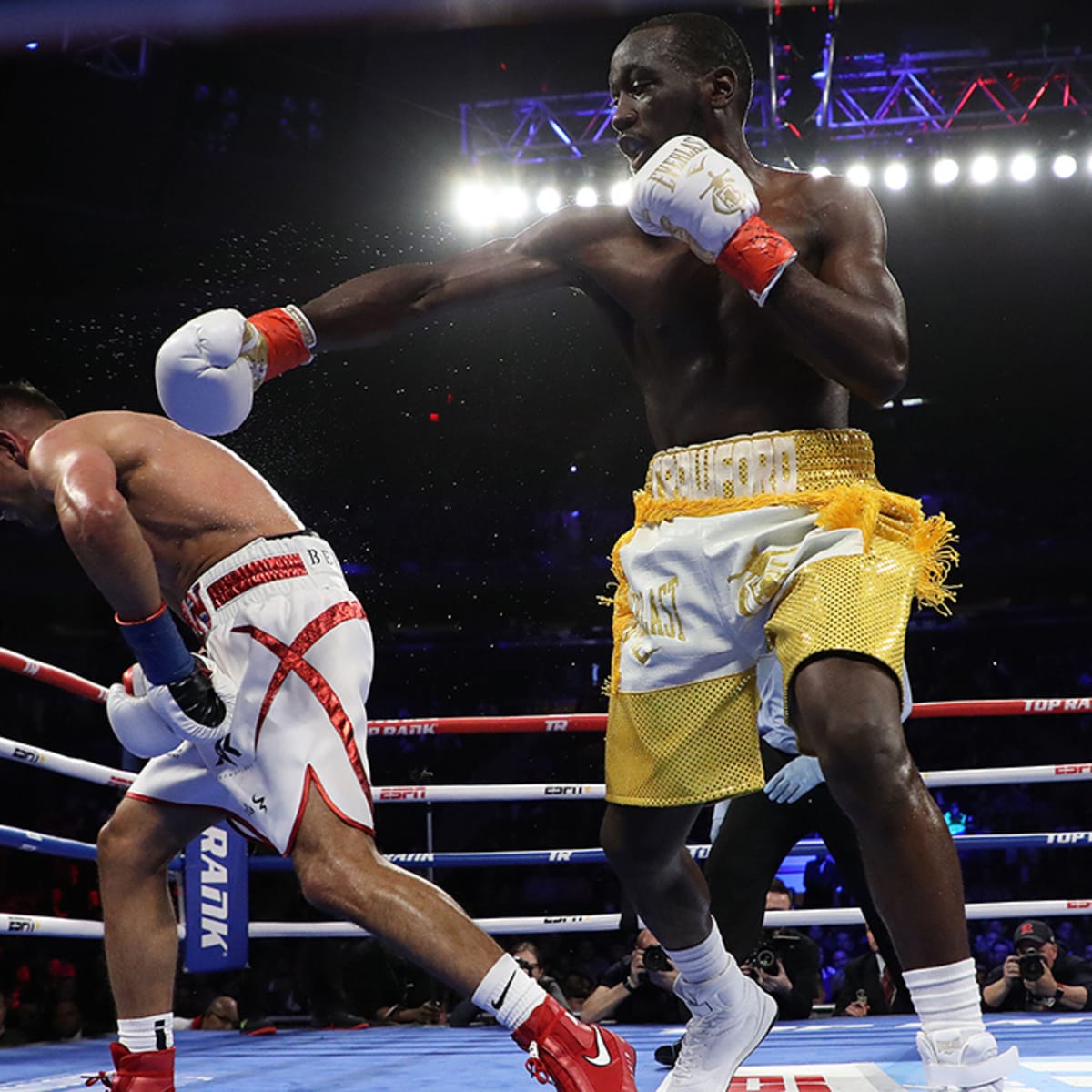 spids pludselig kaste Amir Khan: Terence Crawford TKO leaves career on ropes - Sports Illustrated