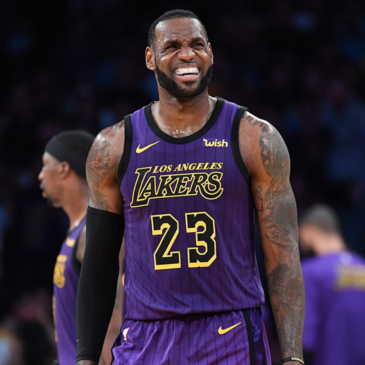 LeBron James Puts On a Lakers Uniform, and a Stoic Mask - The New
