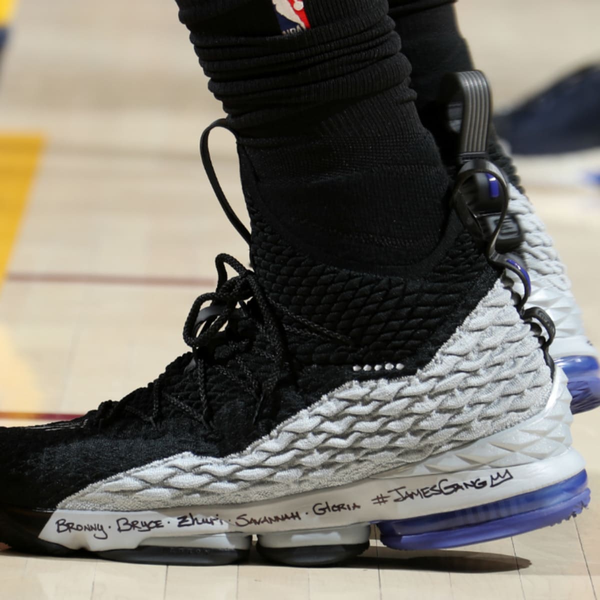 lebron 15 shoes playoffs 2018