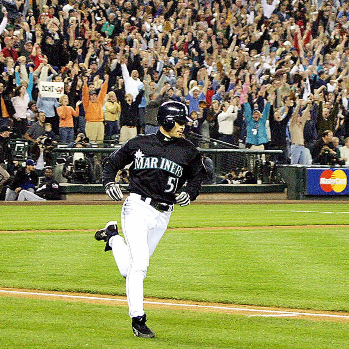 Dee Gordon went for the full Ken Griffey Jr. look during the Mariners' Turn  Ahead the Clock Night