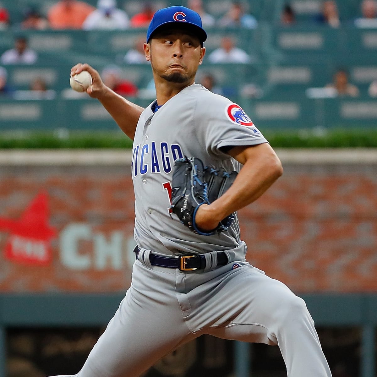 Yu Darvish leaves start early with shoulder discomfort