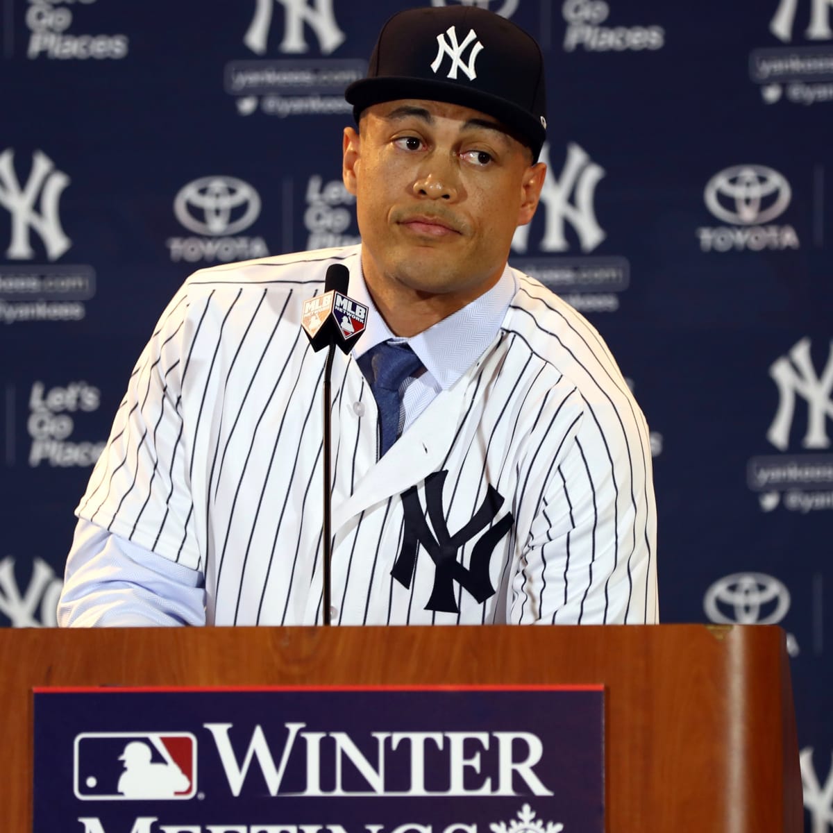 400 New York Yankees Store Stock Photos, High-Res Pictures, and Images -  Getty Images