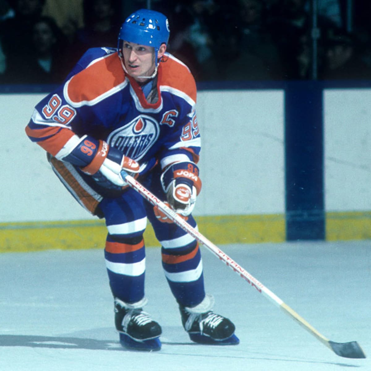 Wayne Gretzky of the Edmonton Oilers on December 16, 1987 at the