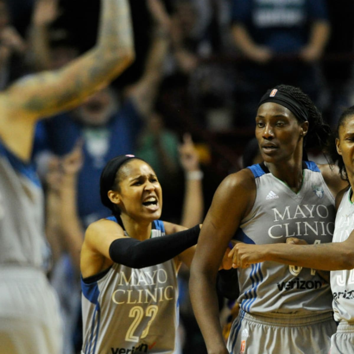 Ogwumike winner gives Sparks victory over Lynx and WNBA title