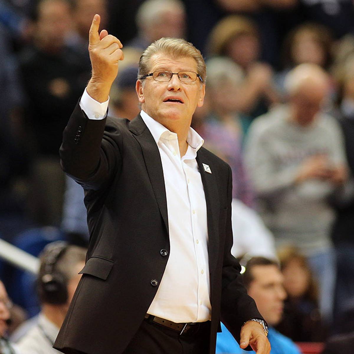 Geno Auriemma fastest coach to 1,000 wins in NCAA history - Sports  Illustrated