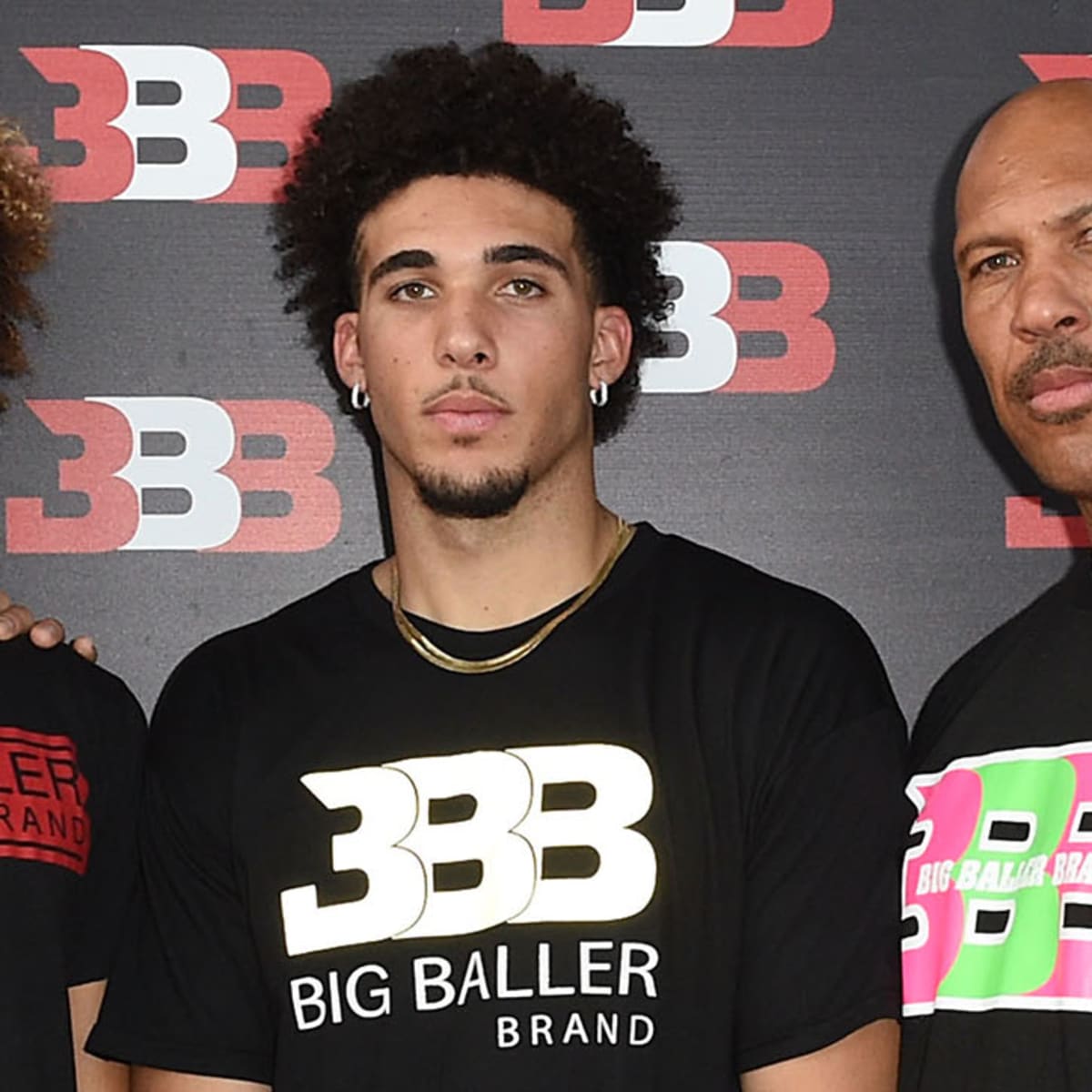 LaVar Ball Claims Lonzo Ball Will Not Re-Sign With Lakers If LaMelo And  LiAngelo Aren't On Roster
