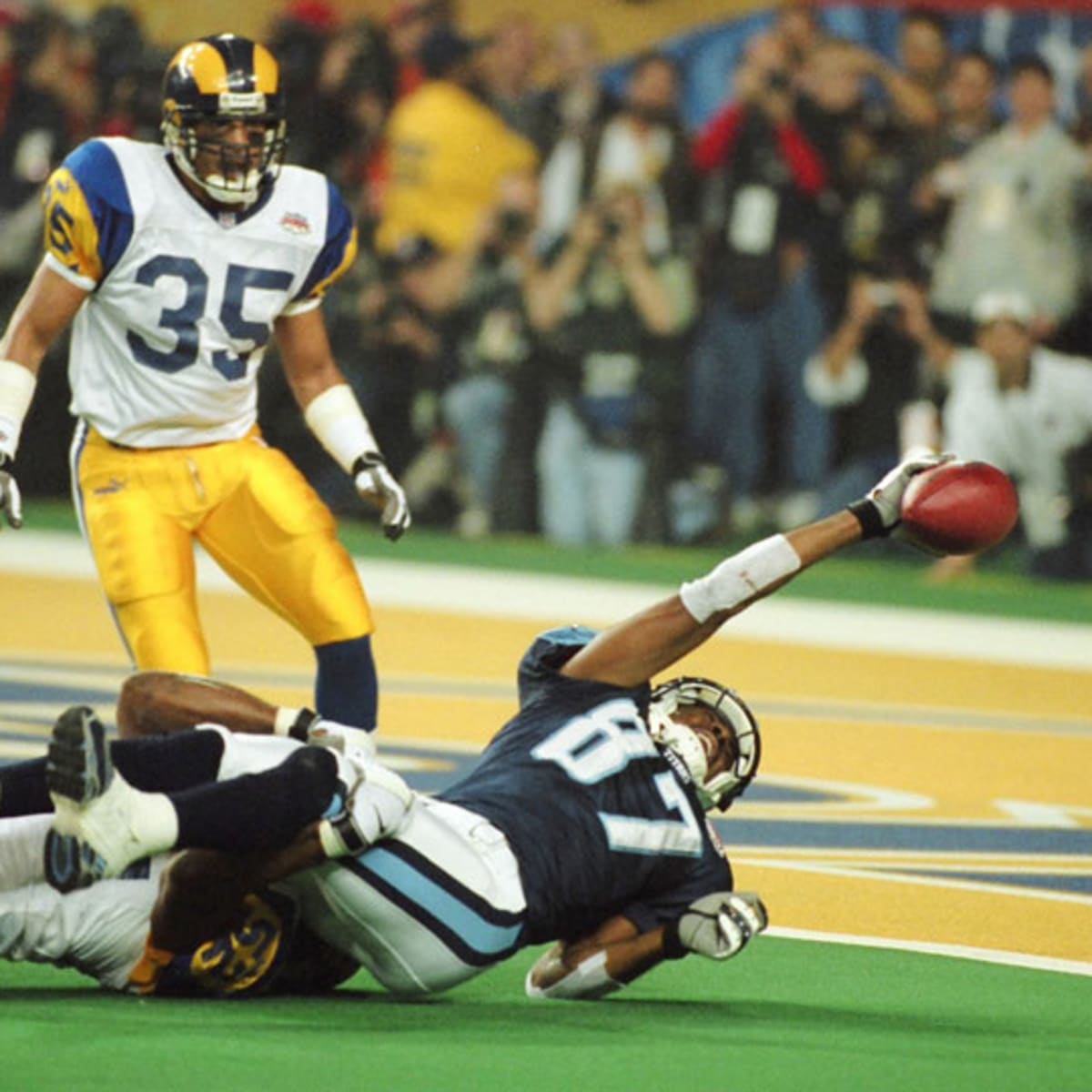St. Louis Rams wide receiver Isaac Bruce races downfield during Super  News Photo - Getty Images