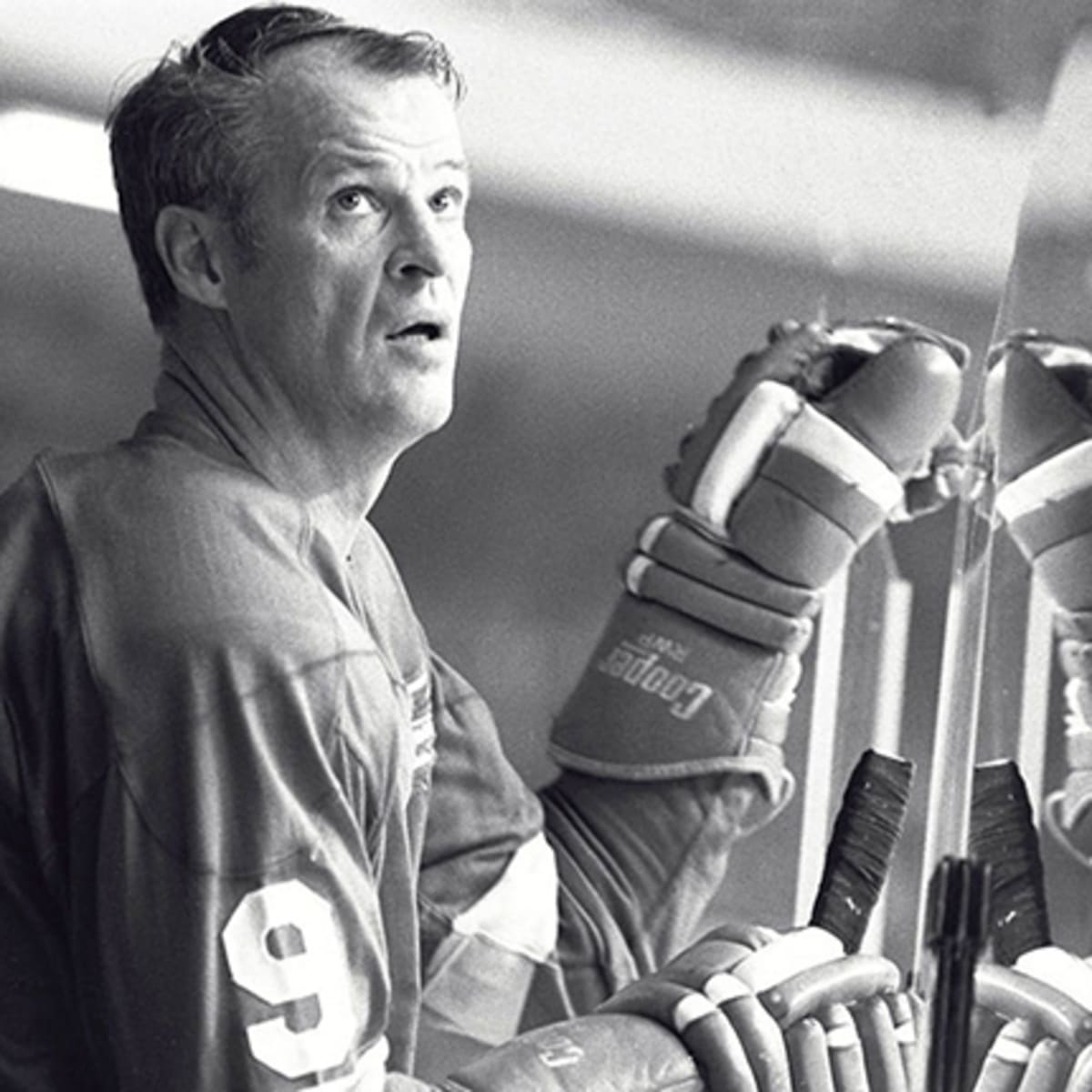 Detroit Red Wings on X: Thoughts and prayers to the Howe family as Gordie  Howe passes away at the age of 88. #9RIP  / X