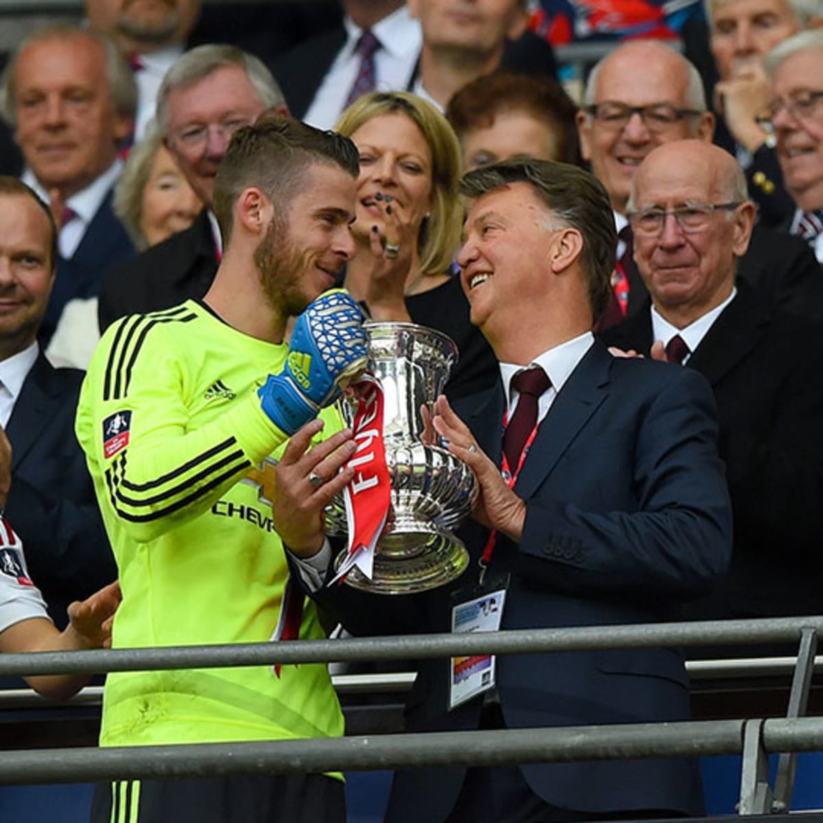 4 'tín hiệu vũ trụ' cho thấy Bồ Đào Nha sẽ vô địch EURO 2024 2 Manchester United: Mourinho to be hired after FA Cup - Sports Illustrated