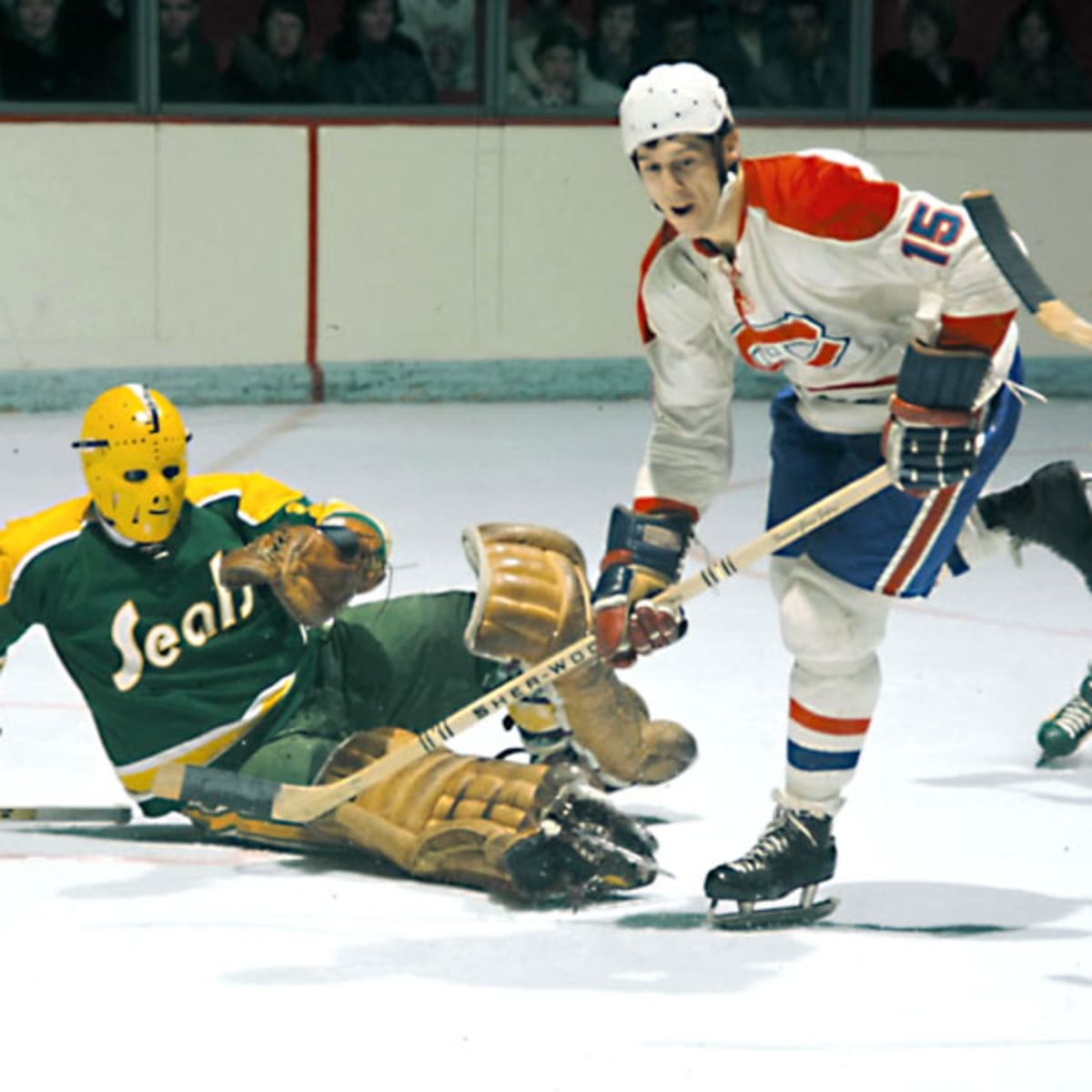 Phil Esposito (b.1942) Hockey Stats and Profile at