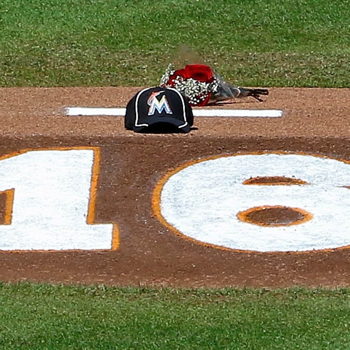 Marlins players will wear Jose Fernandez's No. 16 jerseys against Mets;  authorities ID additional boat victims – New York Daily News