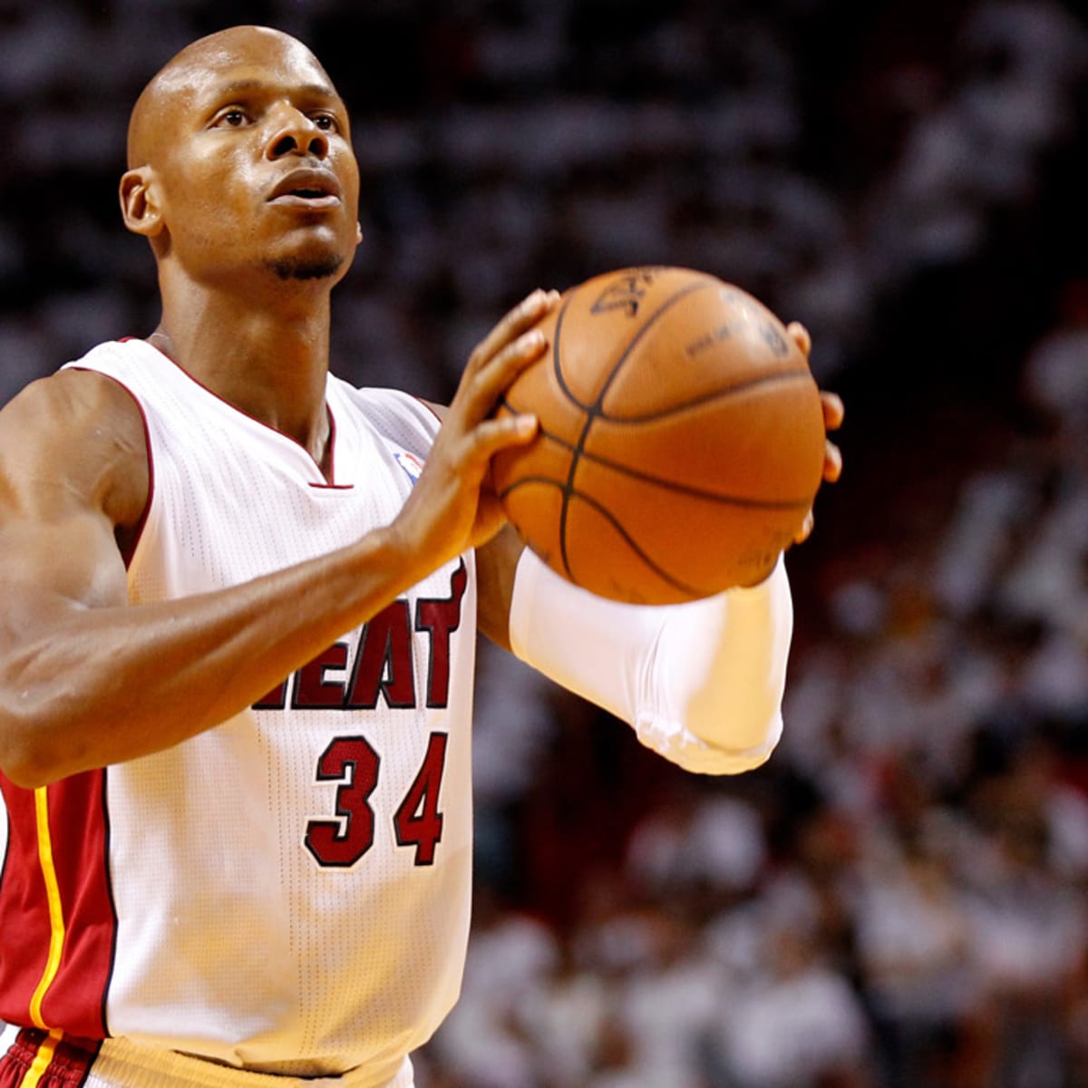 Retired NBA champion Ray Allen recovering after bicycle accident