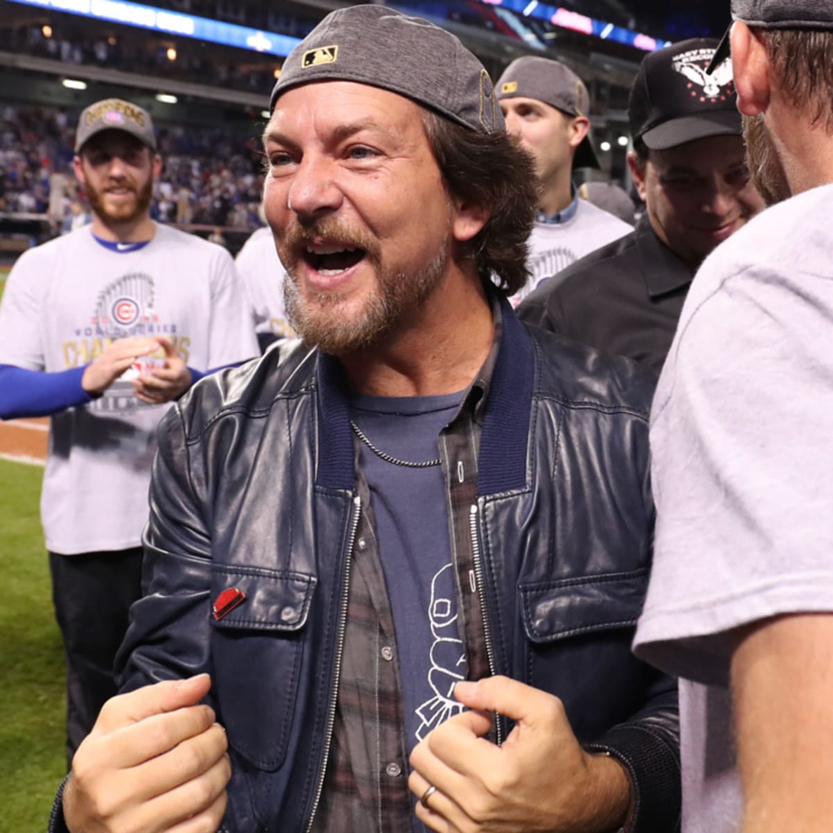 Eddie Vedder tells Chris Chelios the Blackhawks are retiring his jersey -  Axios Chicago