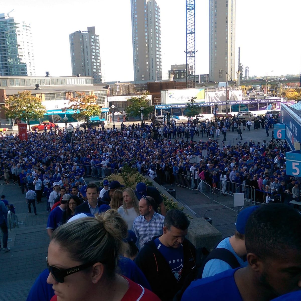 ALCS Game 5: Blue Jays fans face long lines at Rogers - Sports Illustrated
