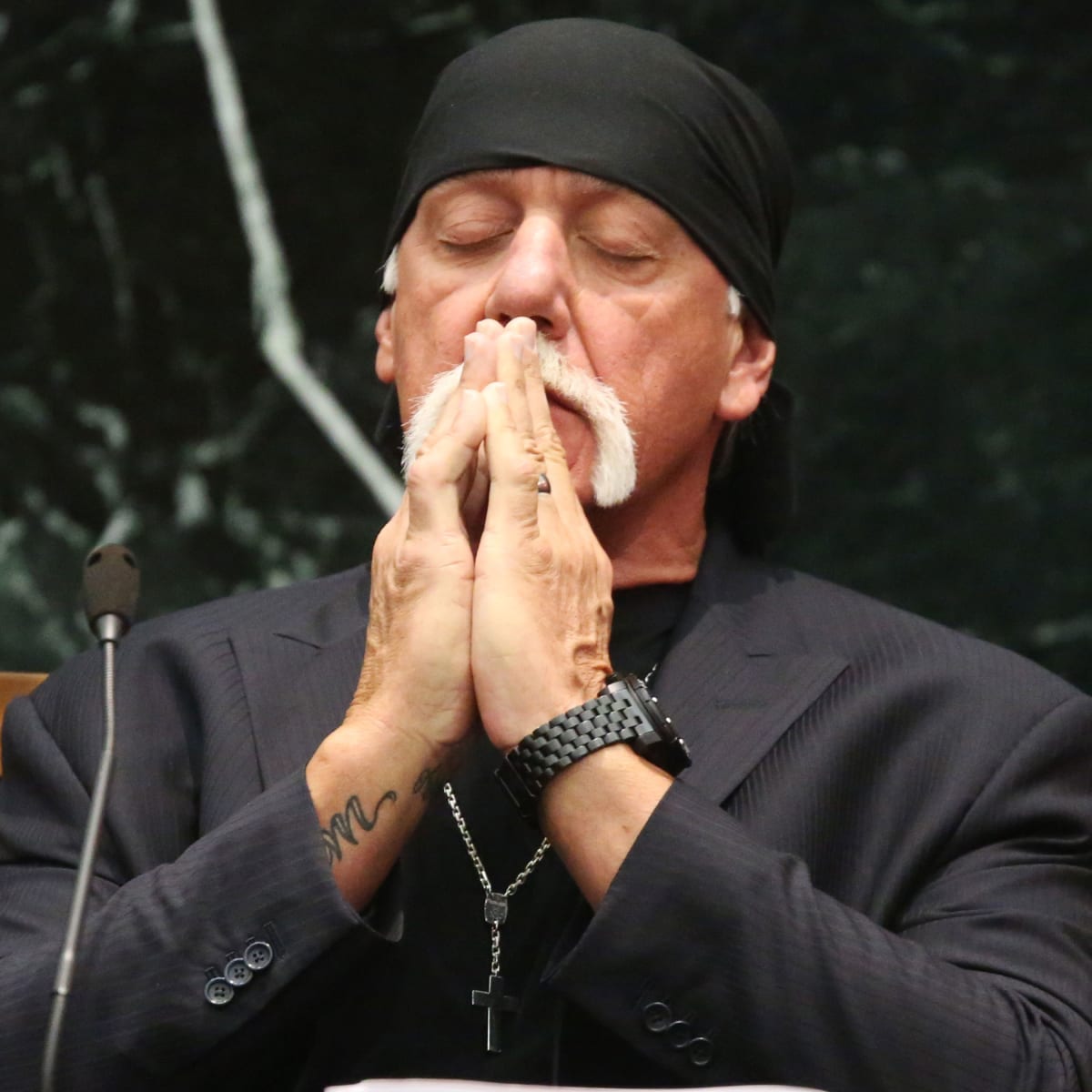 Does Hulk Hogan have shot to beat Gawker in sex tape trial?