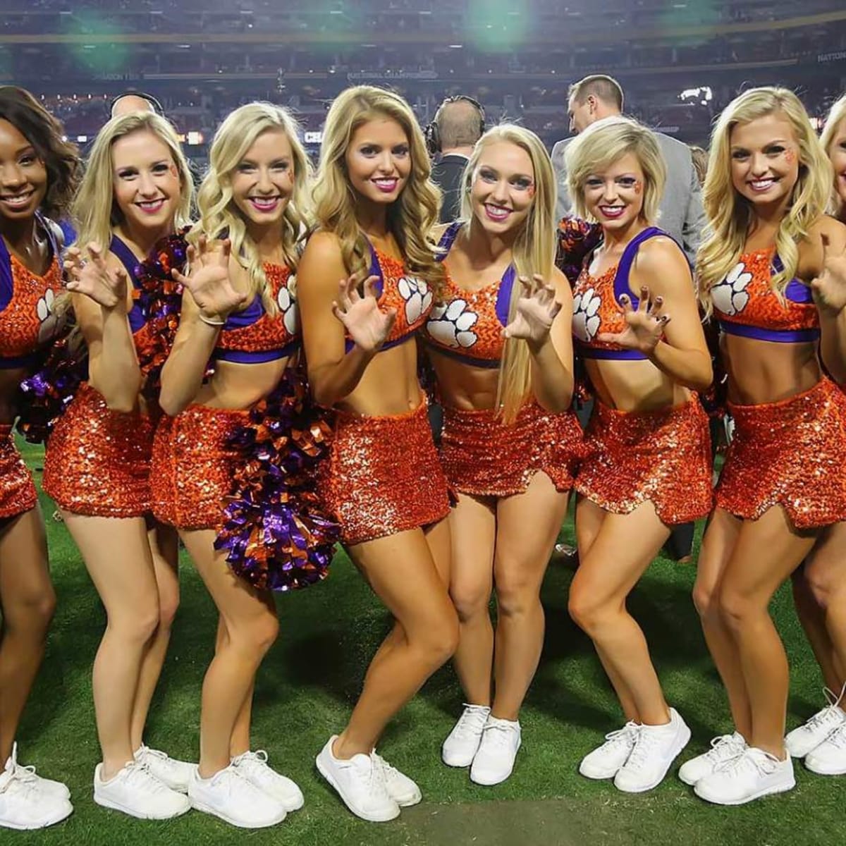 Черлидерши фокс. В команде черлидеров мод все открыто. В команде черлидеров мод все открыто. Аризона кардиналс чирлидерши. В команде черлидеров мод все открыто.