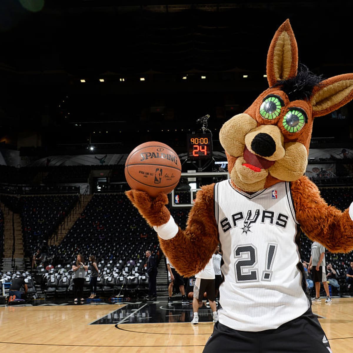 San Antonio Spurs mascot dressed as Batman catches an actual, real-life bat  during NBA game against the New Orleans Pelicans