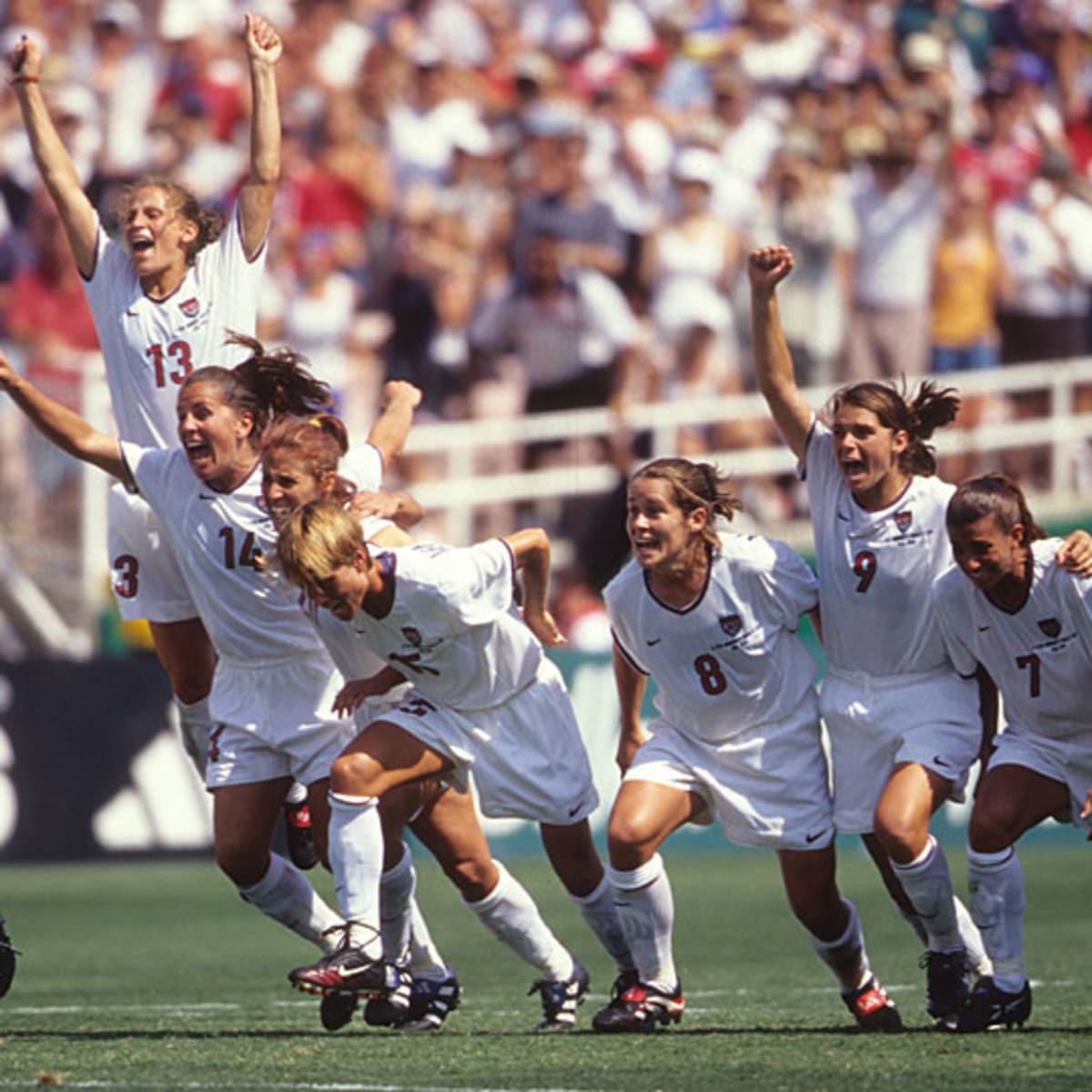 OO 1991 USA WOMENS WORLD CUP SOCCER CHAMPIONS 8X10 SPORTS PHOTO 