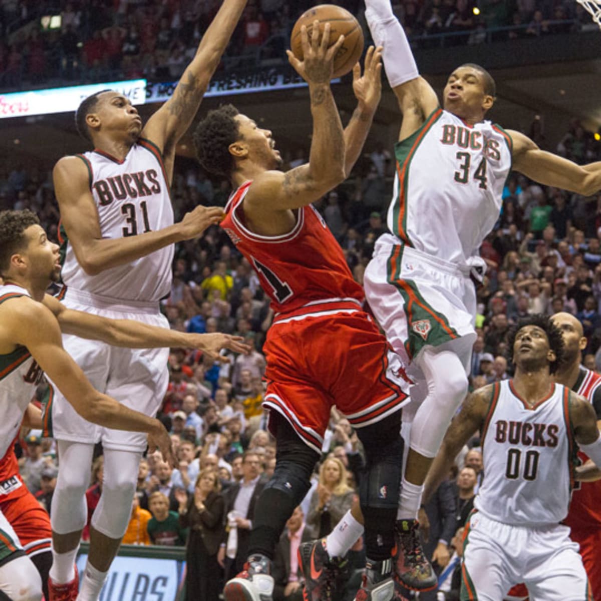 Content D-Rose sits as his Knicks beat hometown Bulls in overtime