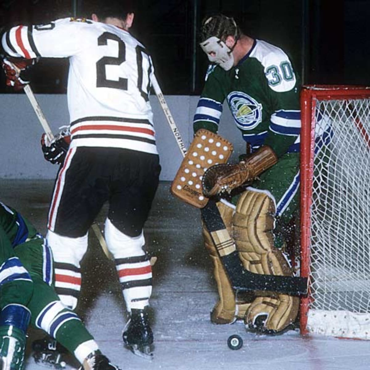 Goalies gone wild: Looking back at the most memorable NHL goalie fights
