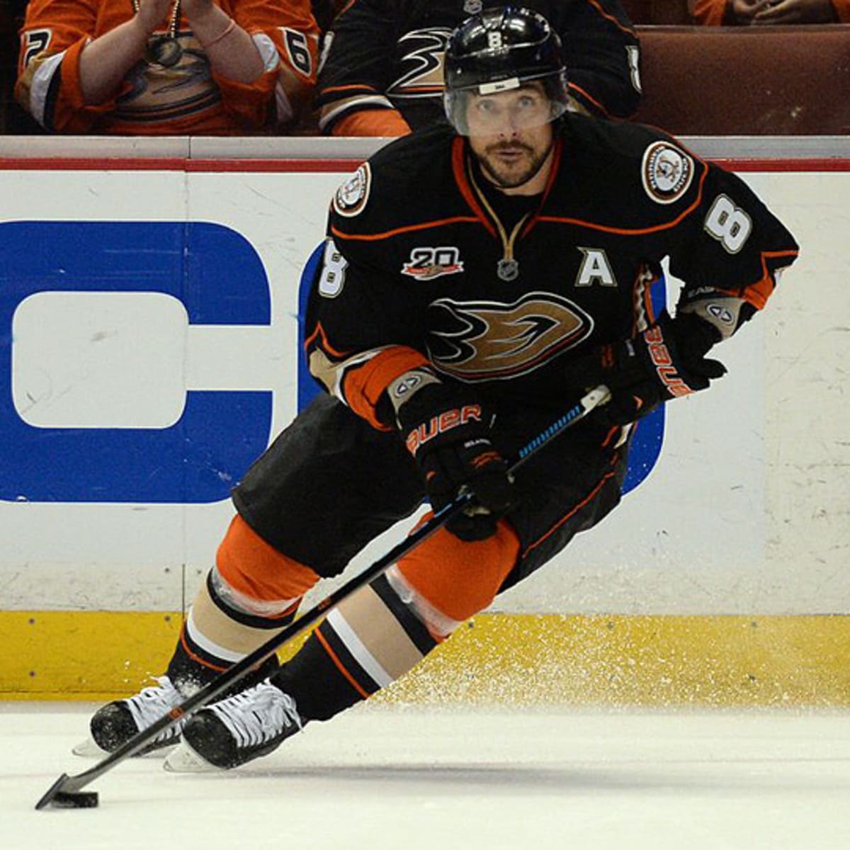 Anaheim Ducks retire Teemu Selanne's No. 8 jersey