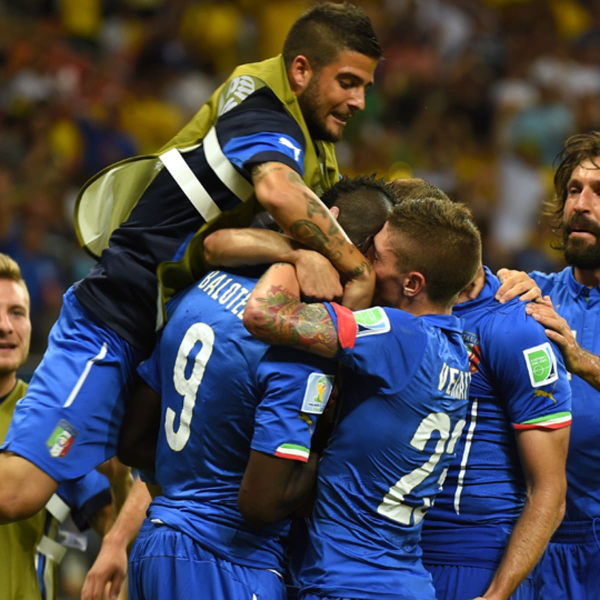 Fernando Andrade of FC Porto celebrates after scores his sides second  News Photo - Getty Images