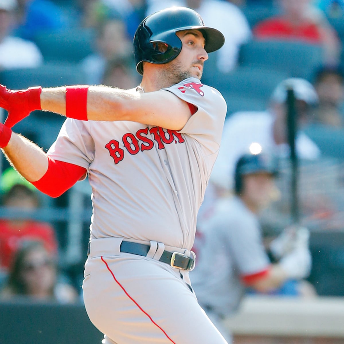 Boston Red Sox: Travis Shaw uses Ohio State Buckeyes leaf on bat