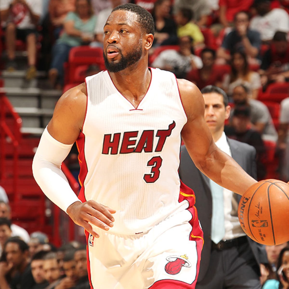 Dwyane Wade declines 2015-16 option with Heat, becomes free agent