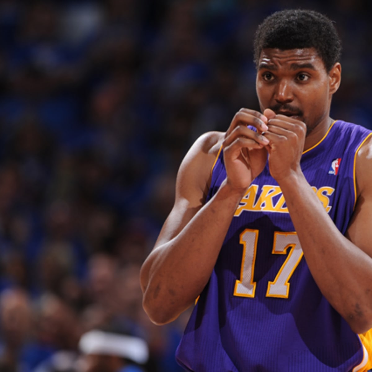 Agent admits Andrew Bynum needs to lose 'about 15 pounds' after