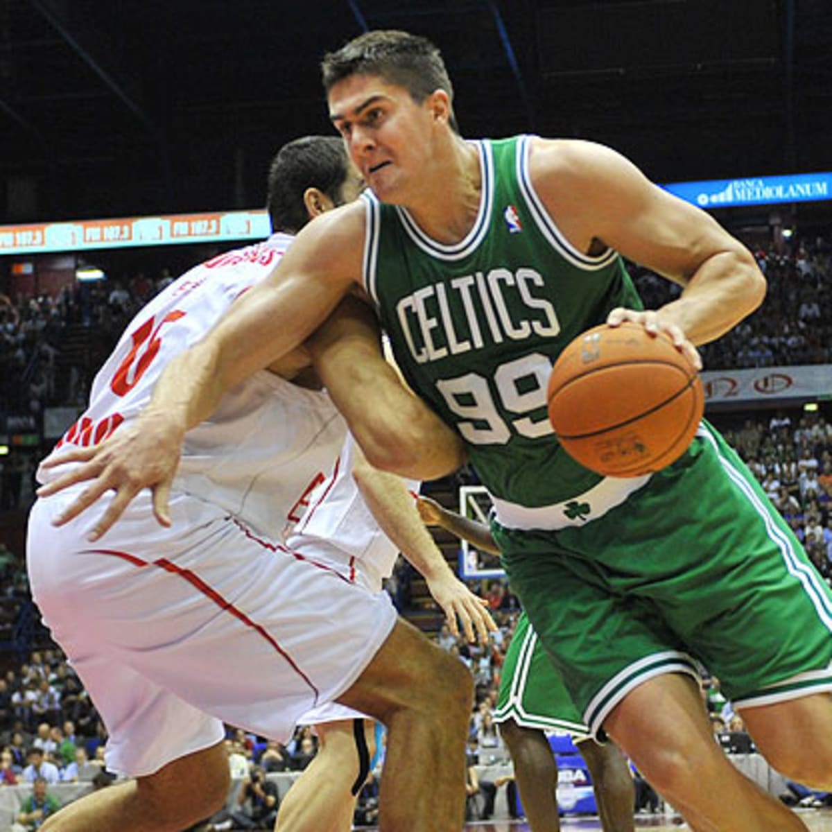 Celtics agree to terms with center Darko Milicic