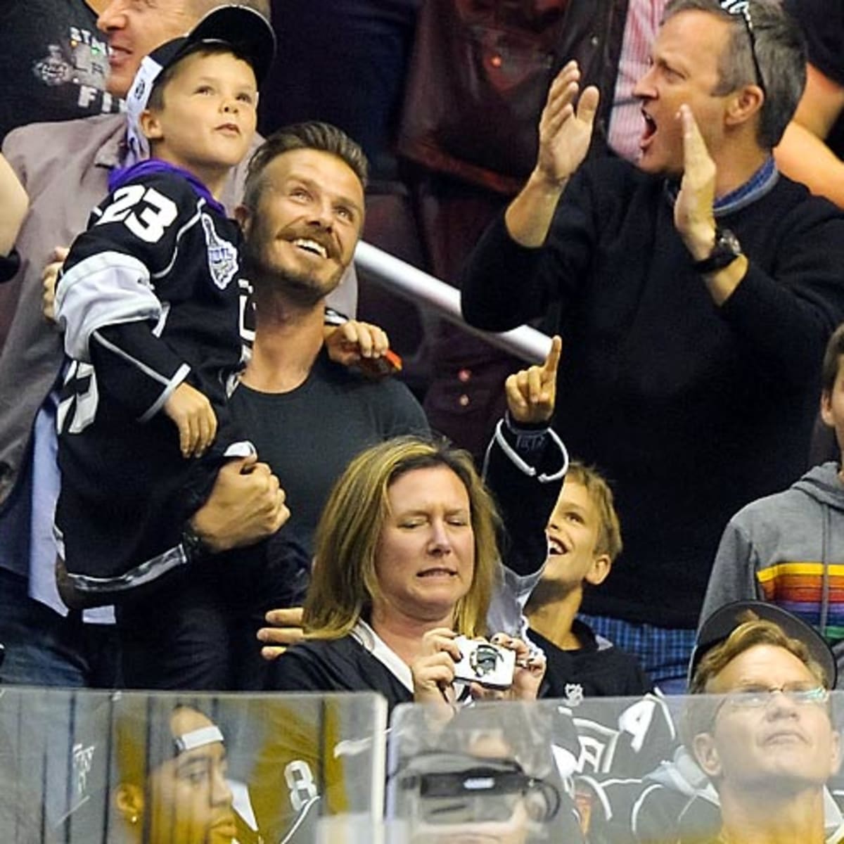 Celebrity Watch - A lineup of famous fans for all 16 NHL playoff