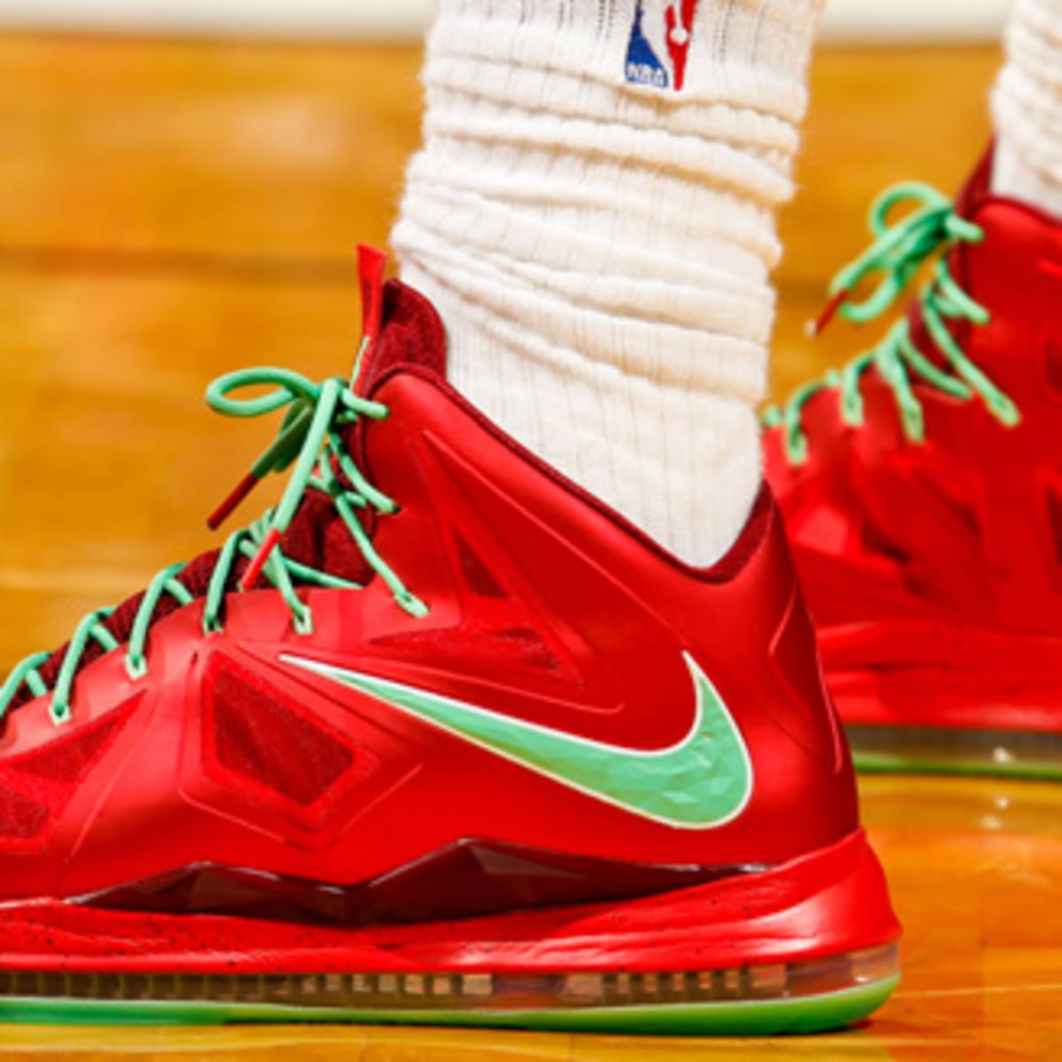 lebron james christmas shoes