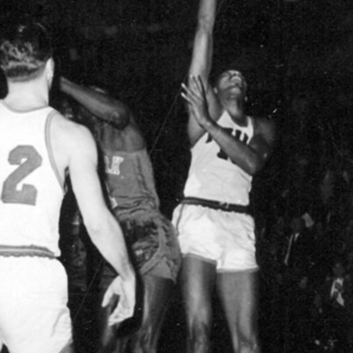 Top Moments: Wilt Chamberlain scores 100 in 1962 game vs. Knicks
