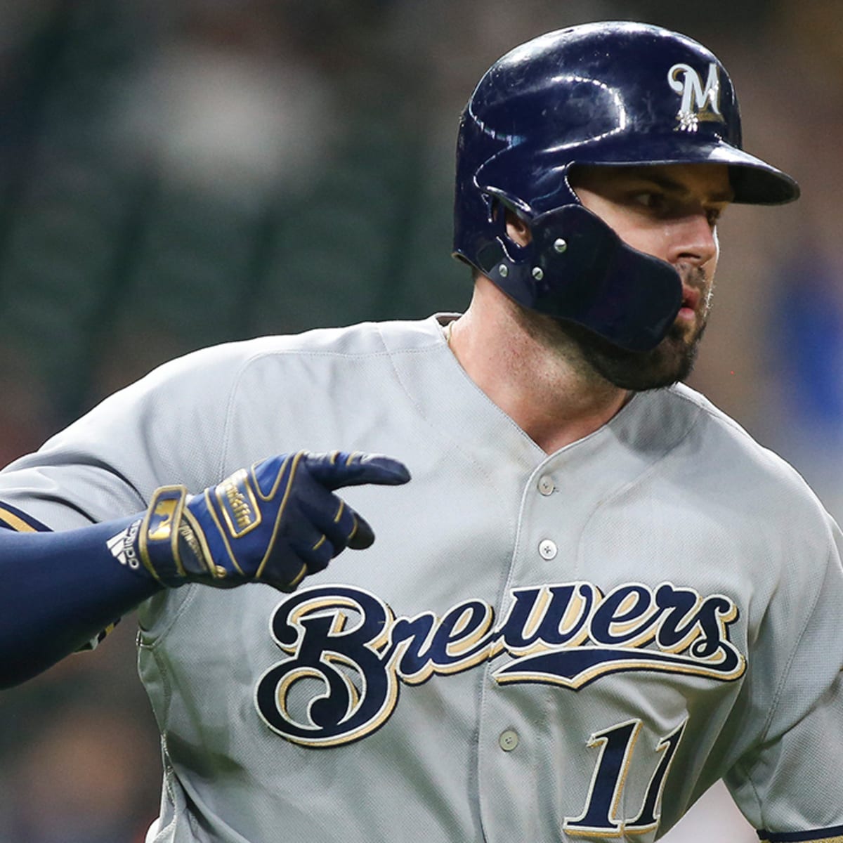 Mike Moustakas Reds: All-Star infielder reportedly agrees to deal