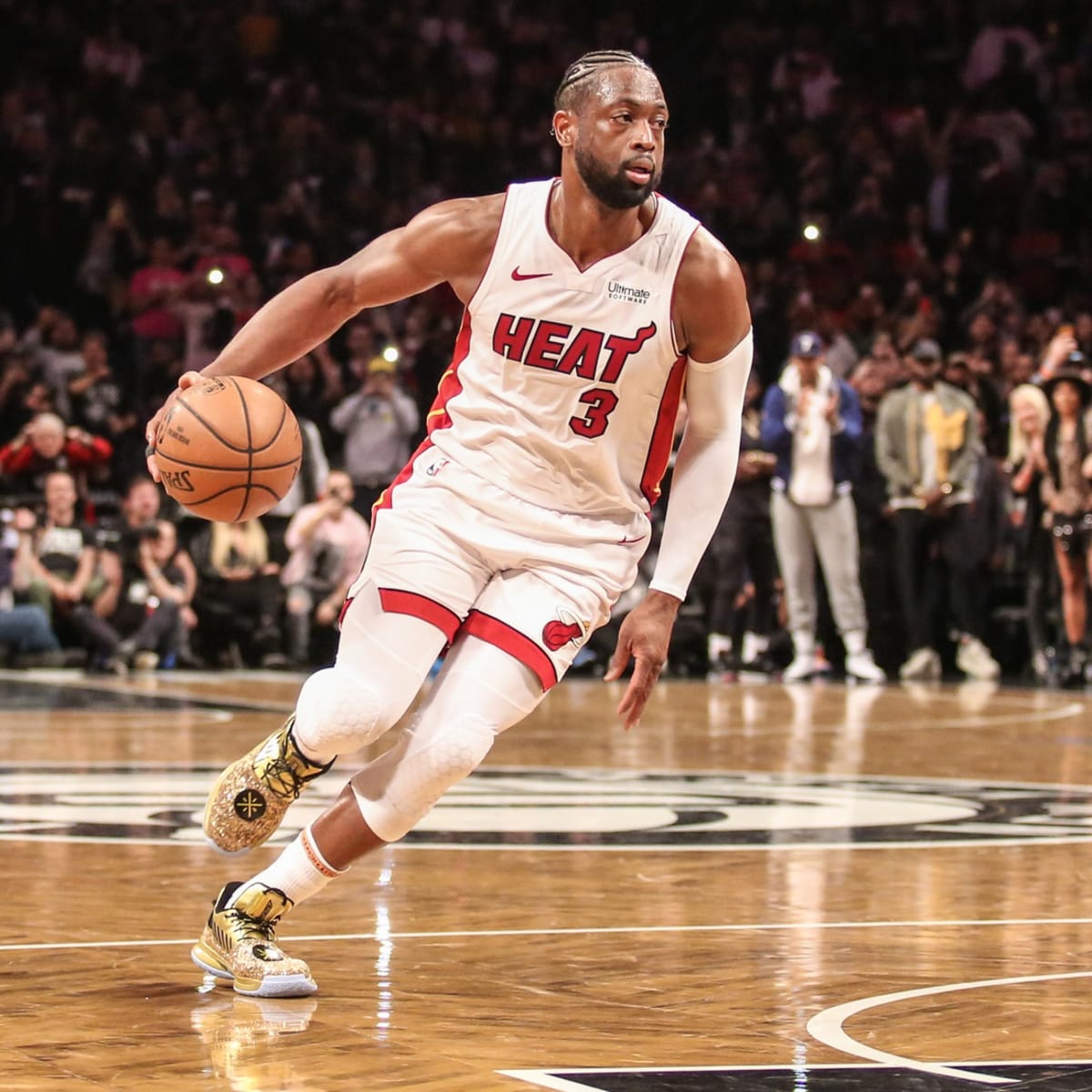 Miami Heat retires Dwyane Wade's No. 3 jersey