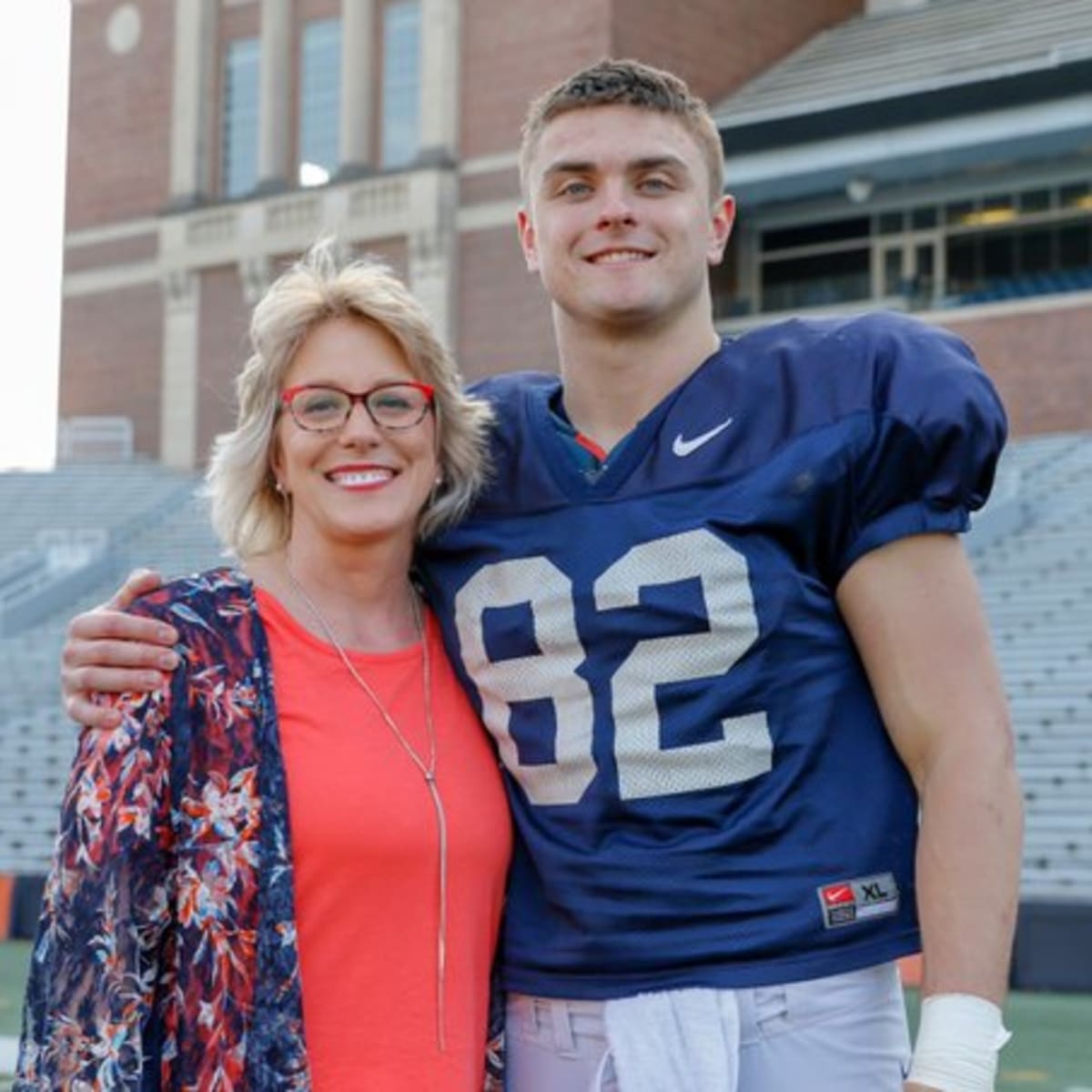 Illinois Fighting Illini QB Brandon Peters exits season opener with injury to left shoulder - ESPN