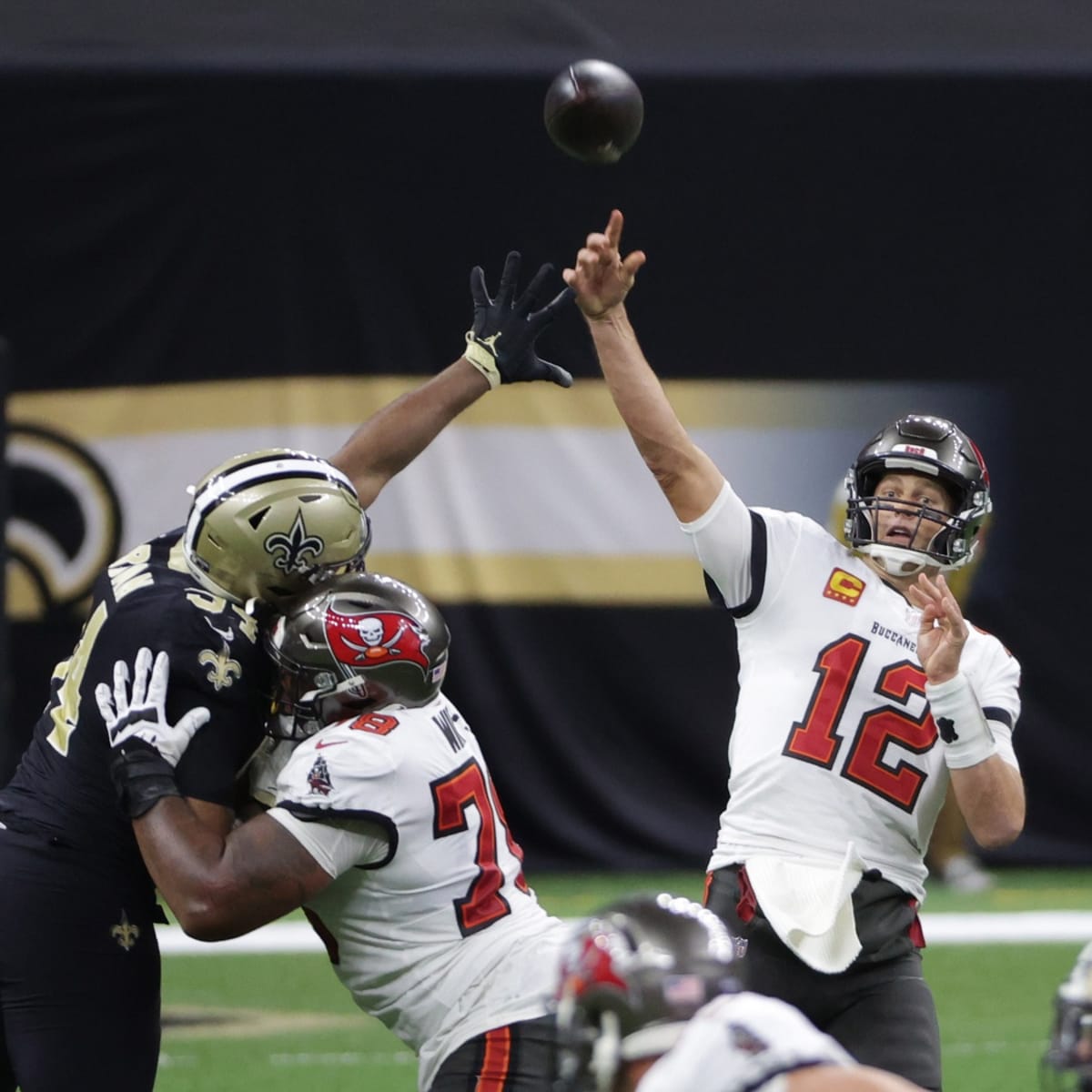 Tom Brady leads Buccaneers to NFC title game with 30-20 win over Drew Brees  and the Saints - The Boston Globe