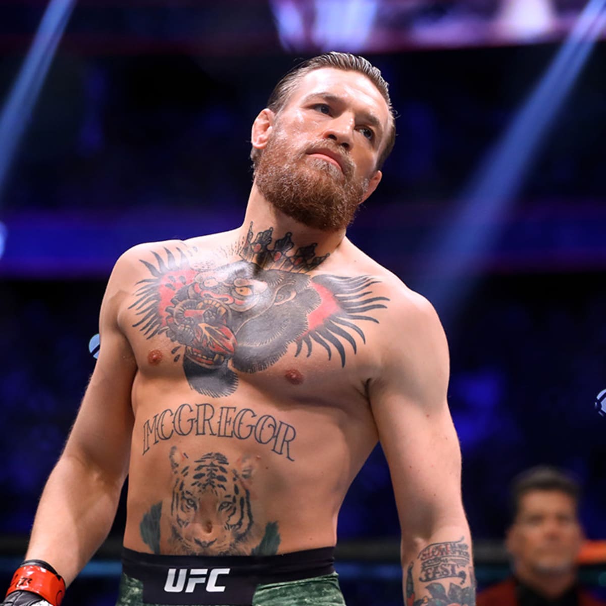 Dustin Poirier KOs Conor McGregor in UFC 257