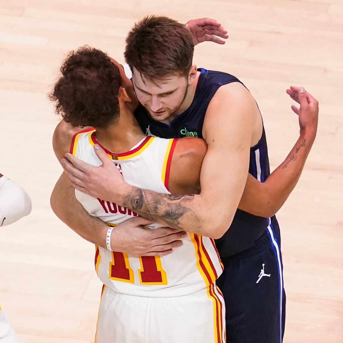 Cowlishaw: Are Luka Doncic, Mavs that different from Trae Young, Hawks?