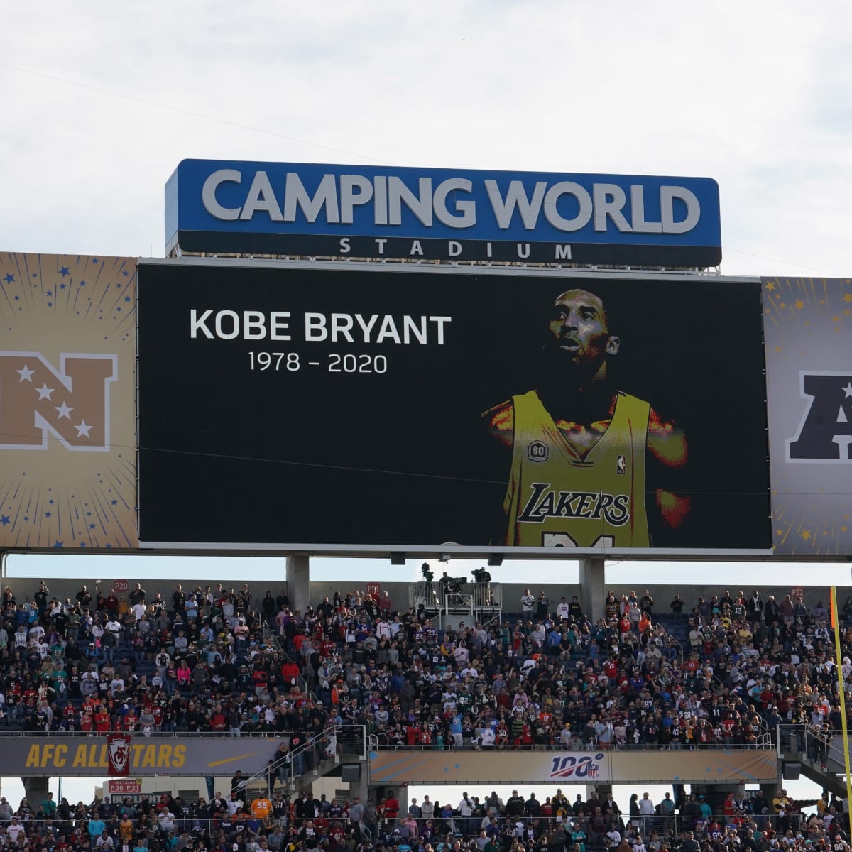 Los Angeles Lakers' Kobe Bryant, wearing a Philadelphia Eagles