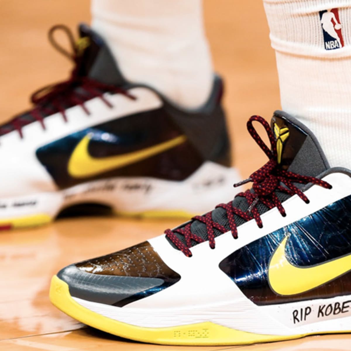 NBA stars write Kobe Bryant's name on their sneakers in emotional