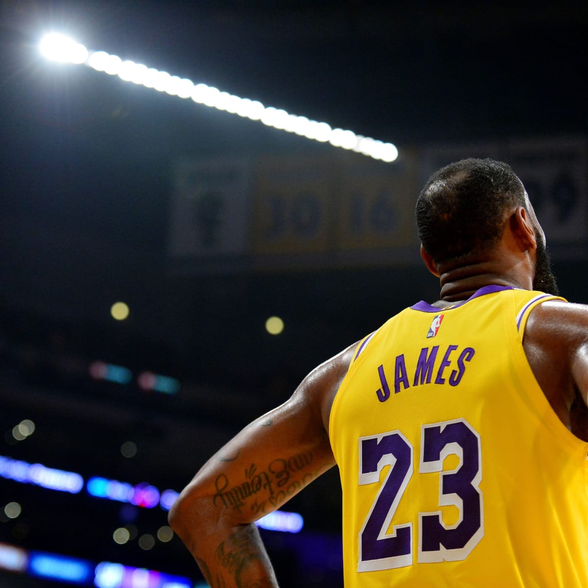 kobe bryant dunking on lebron james