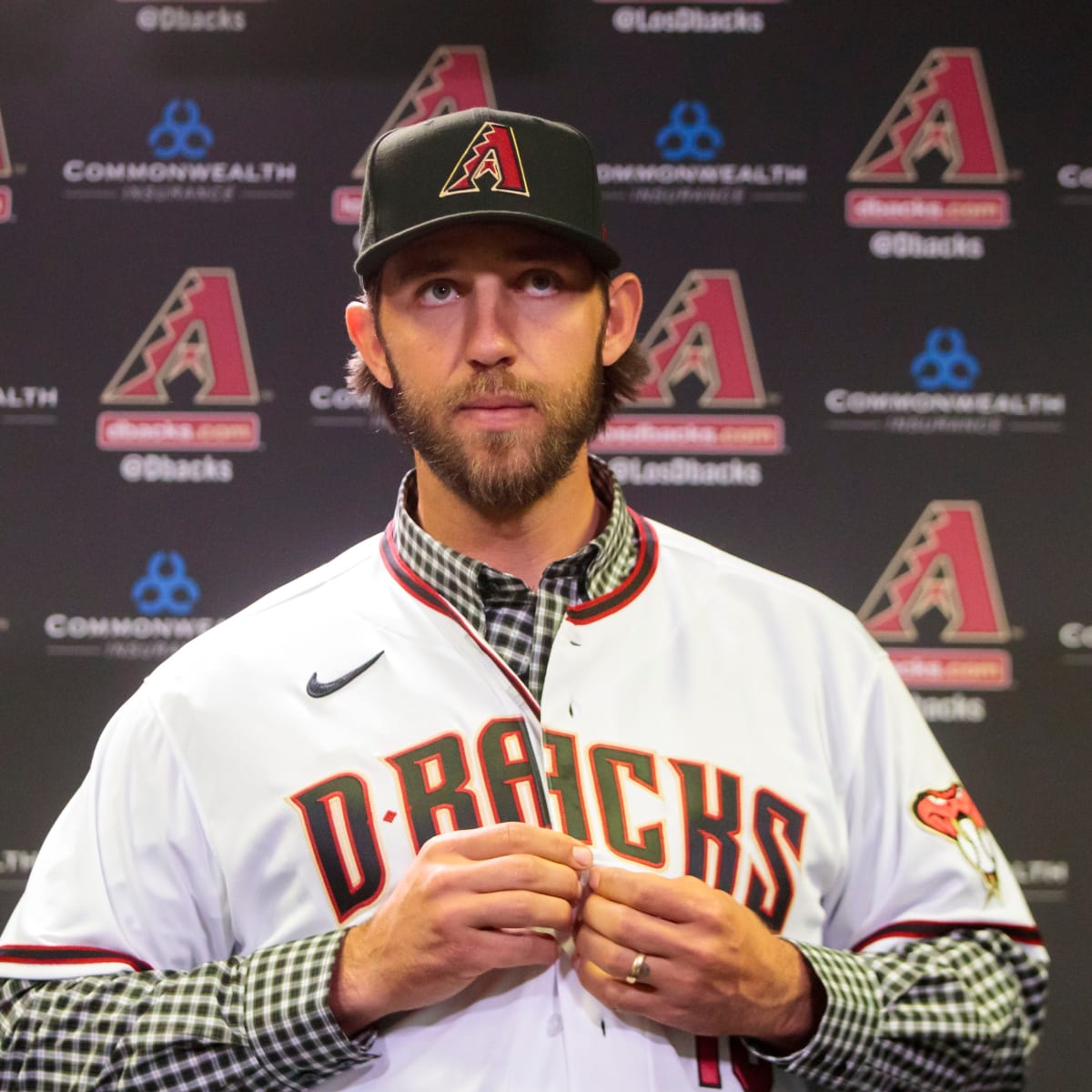 Madison Bumgarner competes in rodeos with alias Mason Saunders