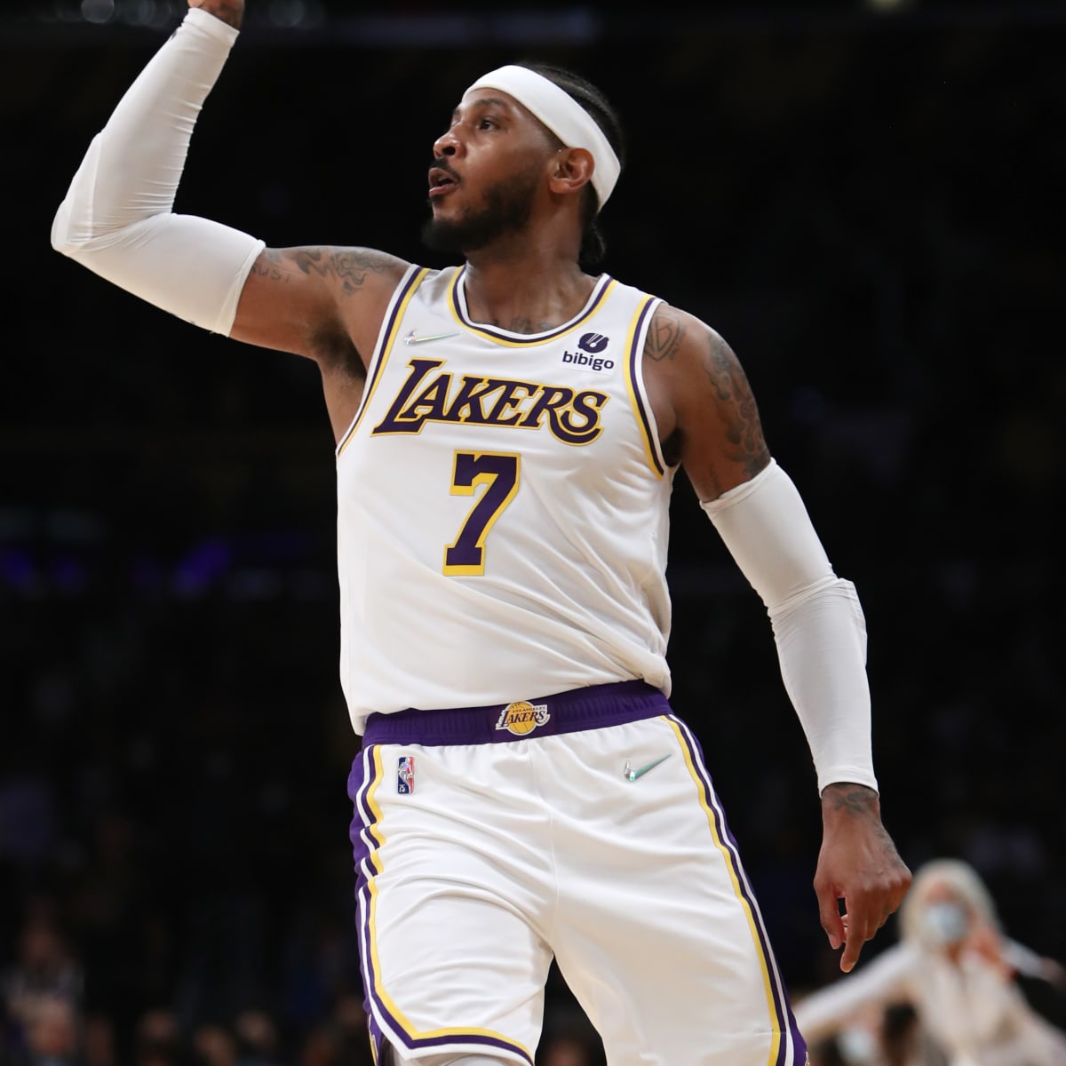 Carmelo Anthony, Lakers hold off Ja Morant, Grizzlies for 1st win