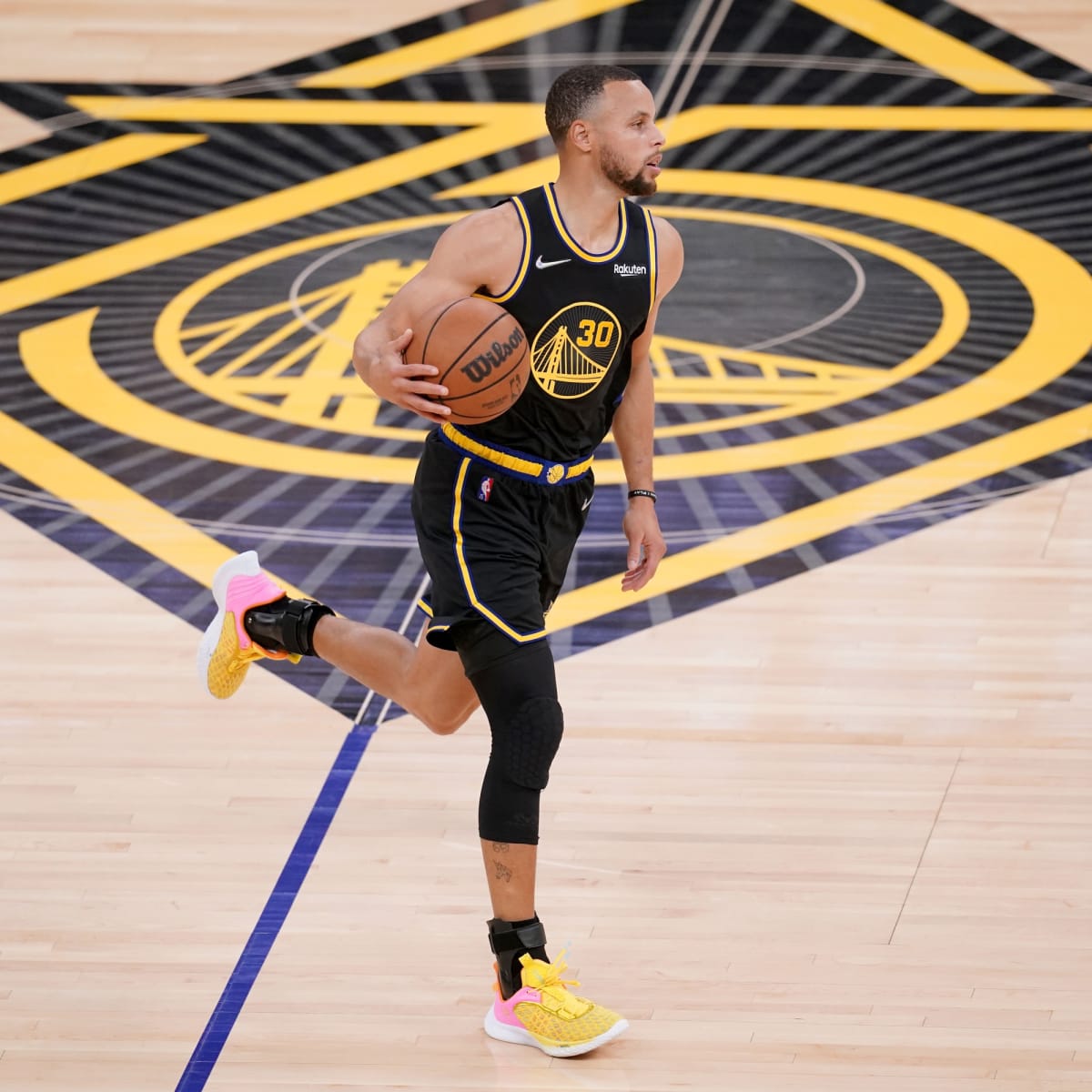 stephen curry wallpaper,basketball player,basketball moves,player