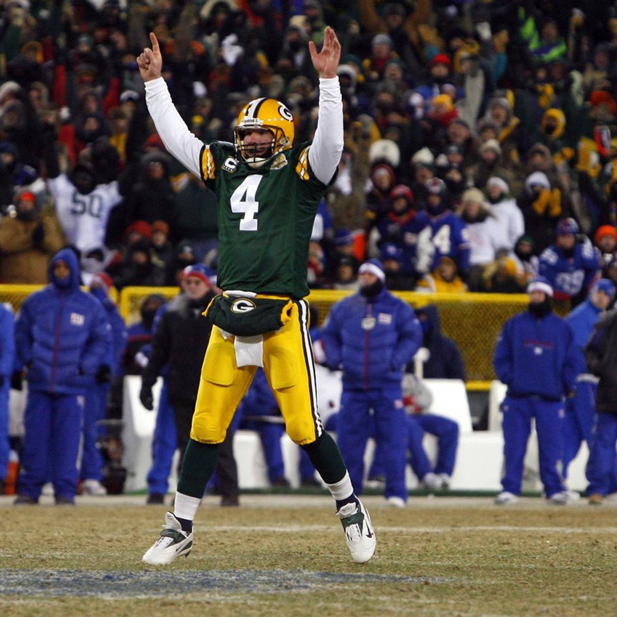 Eli Manning Reveals Trend He Picked Up from Brett Favre in 2007 NFC  Championship Game - Sports Illustrated New York Giants News, Analysis and  More