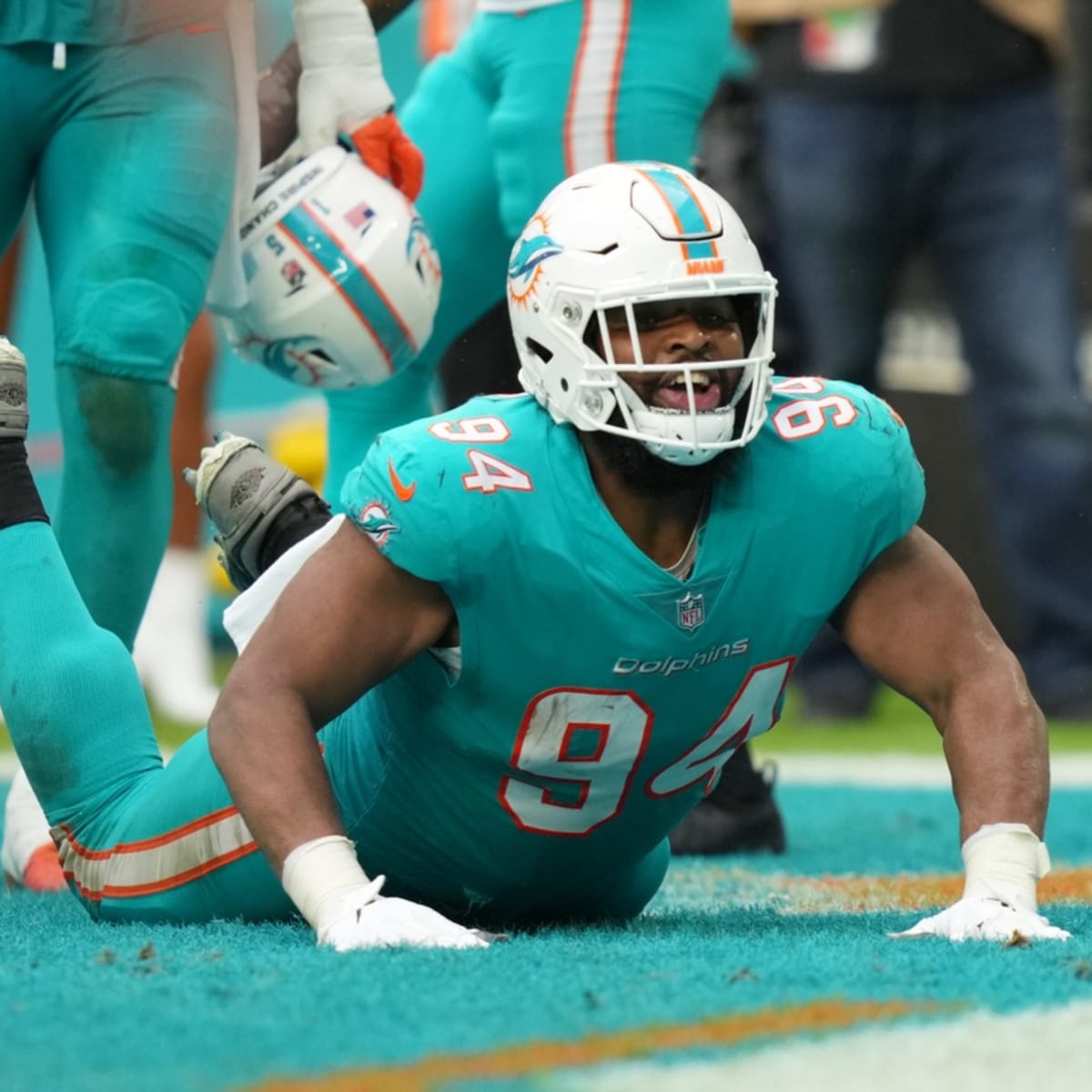 Former Clemson Tigers DL Christian Wilkins Scores Offensive TD for Dolphins,  Celebrates - Sports Illustrated Clemson Tigers News, Analysis and More